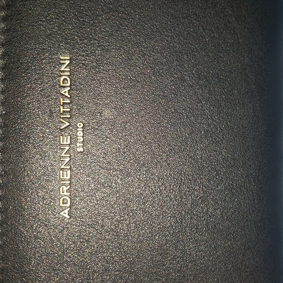 Pre loved Excellent used Adrienne Vittadini black charging wallet - Picture 2 of 3